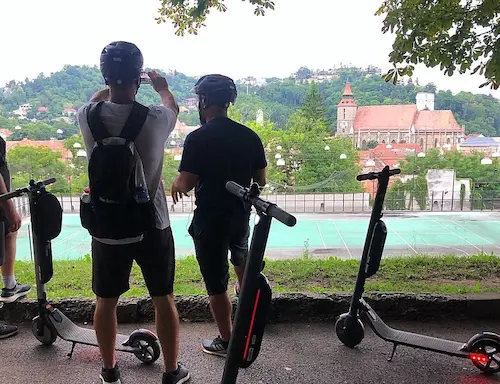 Tur pe trotinete electrice